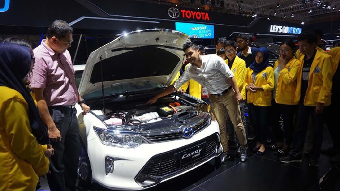 Toyota Kenalkan Teknologi Hybrid ke Mahasiswa