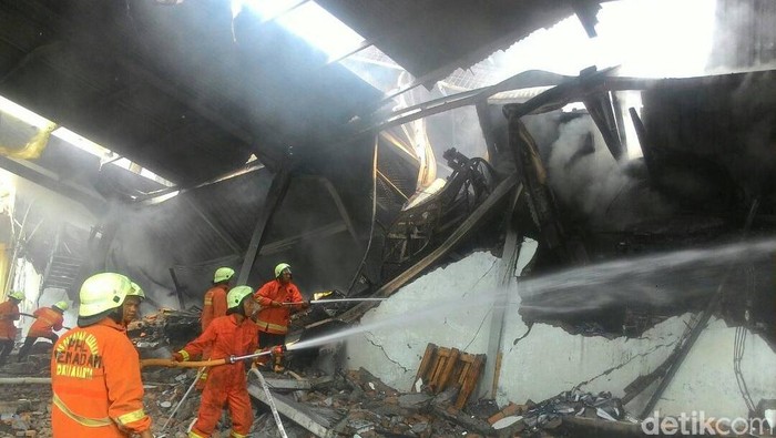 Gudang di Tanjung Priok Terbakar, 10 Mobil Damkar Dikerahkan