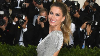Sexy Backless, Lekukan Indah Tubuh Gisele Bundchen