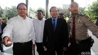 Rizal Ramli datang ke gedung KPK, Jalan Kuningan Persada, Jakarta Selatan, Senin (2/5/2017) sekitar pukul 10.10 WIB.