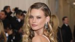 Elegant In White, Behati Prinsloo