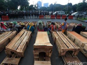 Jokowi akan Temui Perwakilan Petani Karawang yang Aksi Kubur Diri