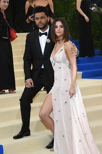 Datang Met Gala, Selena Gomez & The Weeknd Perdana Tampil di Red Carpet