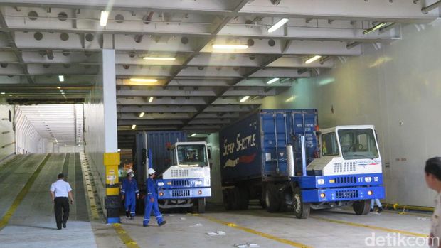 Kapal Super Shuttle Roro 12