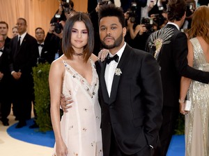 So Sweet! Mesranya The Weeknd dan Selena Gomez di Met Gala 2017