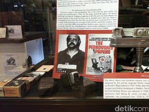 Ada Kamera Mata-mata James Bond di Museum Ini