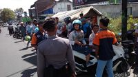 Polisi Bubarkan Konvoi Kelulusan SMA di Garut