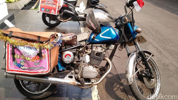 Motor pustaka.