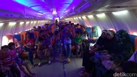 Pesawat ini merupakan pesawat sungguhan dan sudah dikemas jadi wahana permainan. Bangku-bangku di dalam pesawat dan tampilan luarnya masih dipertahankan keasliannya (Eko Sudjarwo/detikTravel)