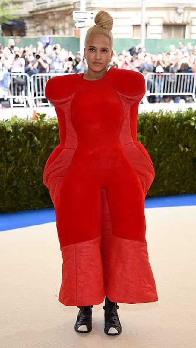 Helen Lasichanh, attends the Rei Kawakubo/Comme des Garcons: Art Of The In-Between Costume Institute Gala at Metropolitan Museum of Art on May 1, 2017 in New York City.  (Photo by Dimitrios Kambouris/Getty Images)