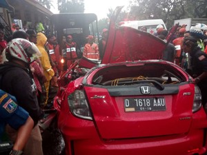 AKBP Faisal Lari dari Perempatan Juanda ke Lokasi Pohon Tumbang