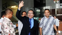 Rizal Ramli diperiksa sebagai saksi. Pemeriksaan hari ini merupakan pemanggilan ulang Rizal.