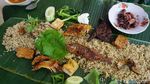 Raos Pisan! Nasi Liwet Berlauk Cumi Hitam dan Ikan Peda Racikan Teteh