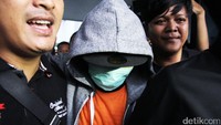 Rapper Iwa K terpaksa harus berurusan dengan polisi karena penyelahgunaan ganja. Di persidangan, ia dijatuhi hukuman enam bulan rehabilitasi. Foto: Hasan Al Habshy