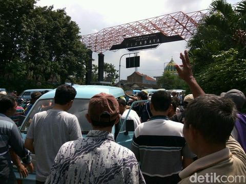 Tolak Transportasi Online, Sopir Angkot Mogok di Terminal Purabaya