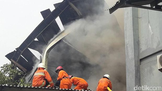 Gudang di Tanjung Priok Terbakar, 10 Mobil Damkar Dikerahkan
