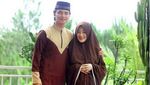 Adem, Kemesraan Putra Ustad Arifin Ilham dan Istri Mualafnya