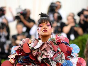 Rihanna Kembali Tampil Heboh di Karpet Merah Met Gala 2017