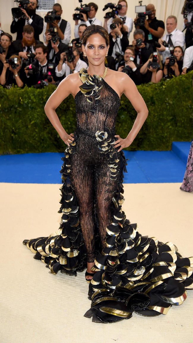 Pada Agustus nanti, Halle Berry menginjak usia 51. Halle Berry pun masih terlihat seksi di usianya yang tak muda lagi ini. Foto: Getty Images