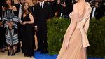 Gigi Hadid Tampil Seksi, Tapi Kok Sendirian?