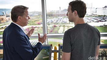 Para pengawal Zuckerberg biasanya selalu sigap di belakang layar. Foto: Ford