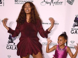 Putri Beyonce Kembali Pakai Baju Desainer Indonesia Mischka Aoki