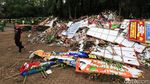 Sampah Karangan Bunga Menggunung di Monas