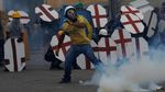 Demo Menuntut Presiden Venezuela Mundur Berujung Ricuh