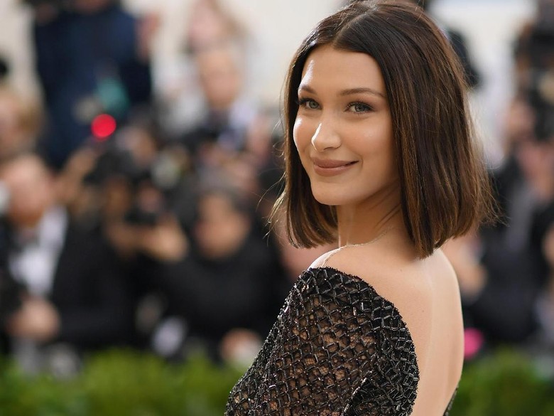 Ada Selena Gomez dan The Weeknd di Met Gala, Ini Respons Bella Hadid Ada Selena Gomez dan The Weeknd di Met Gala, Ini Respons Bella Hadid
