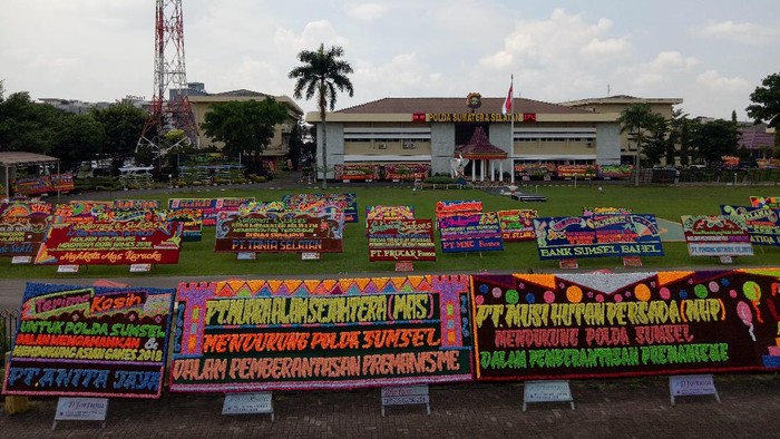 Mirip Wisata Bunga Ahok, Mapolda Sumsel Dibanjiri Karangan Bunga