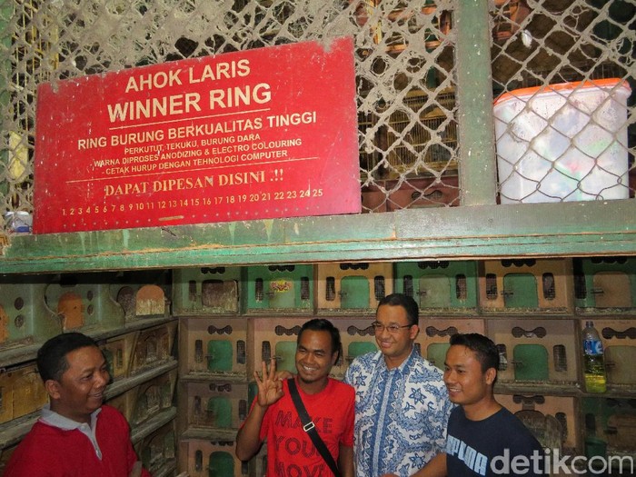 Saat Anies Mampir Ke Toko Bertulisan Ahok Winner Di Pramuka