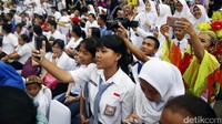 Sejumlah siswa sanat antusias saat mengikuti acara pesta pendidikan di RPTRA Kalijodo, Jakarta Barat, Selasa (2/5/2017).