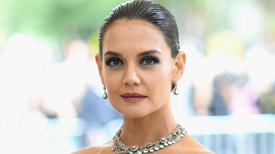 Pesona Katie Holmes Tak Memudar di Usia 38 Tahun