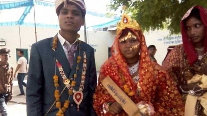 Cegah Suami Kasar, Kaum Istri di India Diberi Tongkat Pemukul