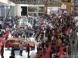 Dolar AS Hampir Rp 14.000, Harga Mobil Bakalan Naik?