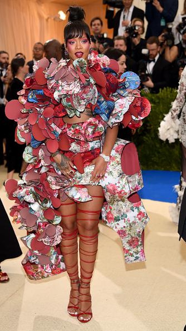Rihanna, attends the Rei Kawakubo/Comme des Garcons: Art Of The In-Between Costume Institute Gala at Metropolitan Museum of Art on May 1, 2017 in New York City.  (Photo by Dimitrios Kambouris/Getty Images)