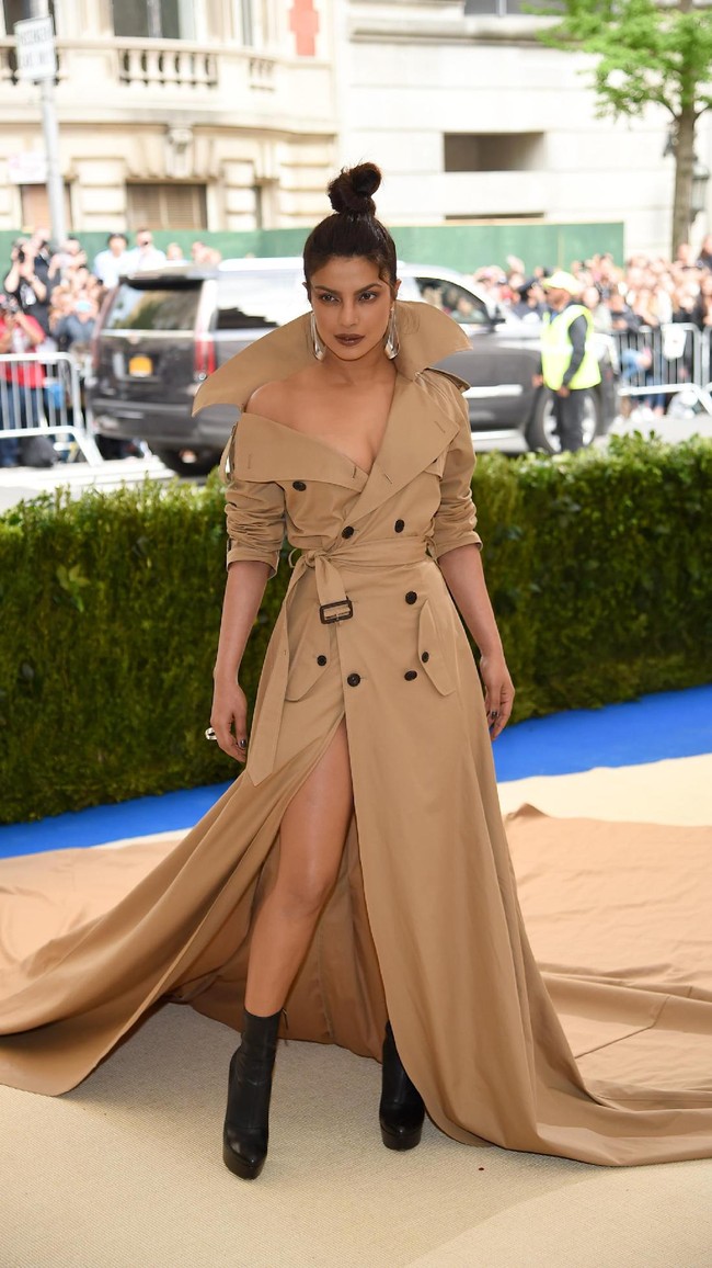 Priyanka Chopra, attends the Rei Kawakubo/Comme des Garcons: Art Of The In-Between Costume Institute Gala at Metropolitan Museum of Art on May 1, 2017 in New York City.  (Photo by Dimitrios Kambouris/Getty Images)