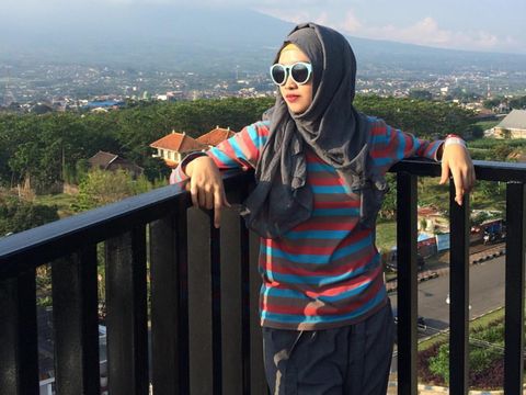 Foto: Gaya Irena Nurfa, Pilot Berhijab yang Populer di Instagram