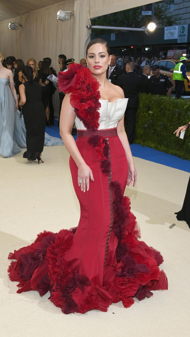 Ashley Graham, attends the Rei Kawakubo/Comme des Garcons: Art Of The In-Between Costume Institute Gala at Metropolitan Museum of Art on May 1, 2017 in New York City.  (Photo by Dimitrios Kambouris/Getty Images)
