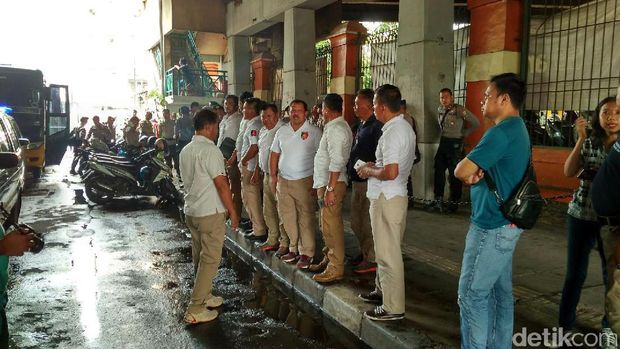 Polisi razia premanisme di Pasar Glodok.