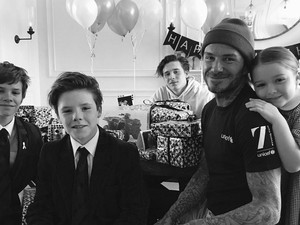 Kemesraan David Beckham dan Anak-anaknya di Ultah ke-42