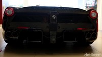 Supercar tersebut diluncurkan di Paris Motor Show 2016 lalu.