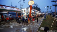 Dinas Koperasi, Usaha Kecil, Menengah dan Perdagangan (KUKMP) DKI Jakarta juga sudah menggodok dan mengundi kios untuk berdagang di Pujasera RTH Kalijodo.