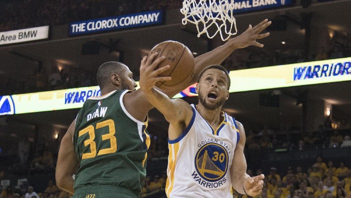 Warriors Menangi Gim Pertama Lawan Jazz