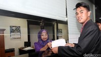 Gerakan Mahasiswa Pendukung (GMP) KPK menyambangi Sekretariat Mahkamah Kehormatan Dewan (MKD) DPR di Gedung Nusantara I, Kompleks Parlemen, Senayan, Jakarta, Rabu (3/5/2017).