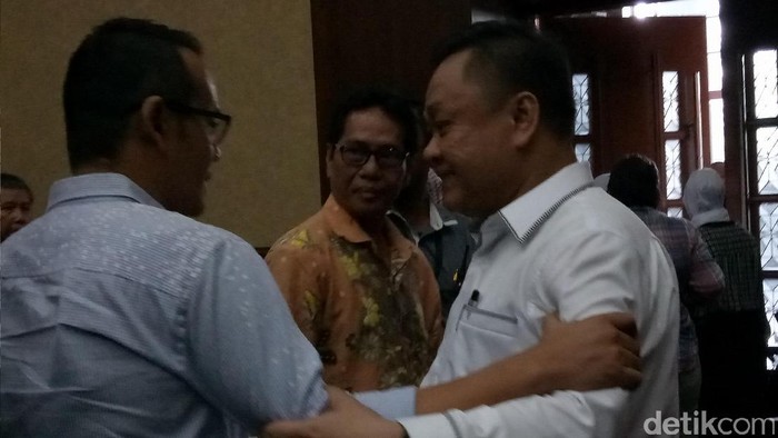 Bertemu, 2 Terdakwa Suap Bakamla Berpelukan dan Minta Maaf