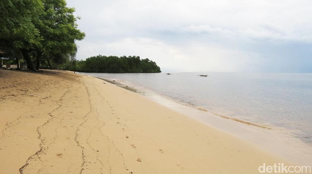Pantai Pasir Putih Atapupu Atambua