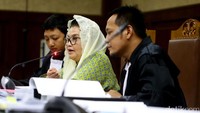Siti didakwa menerima suap sebesar Rp 1.875.000.000.