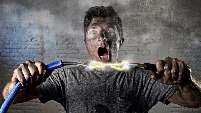 Ilustrasi kesetrum listrik. Foto: Thinkstock Ilustrasi kesetrum listrik. Foto: Thinkstock