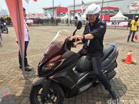 Kymco Downtown 250i.